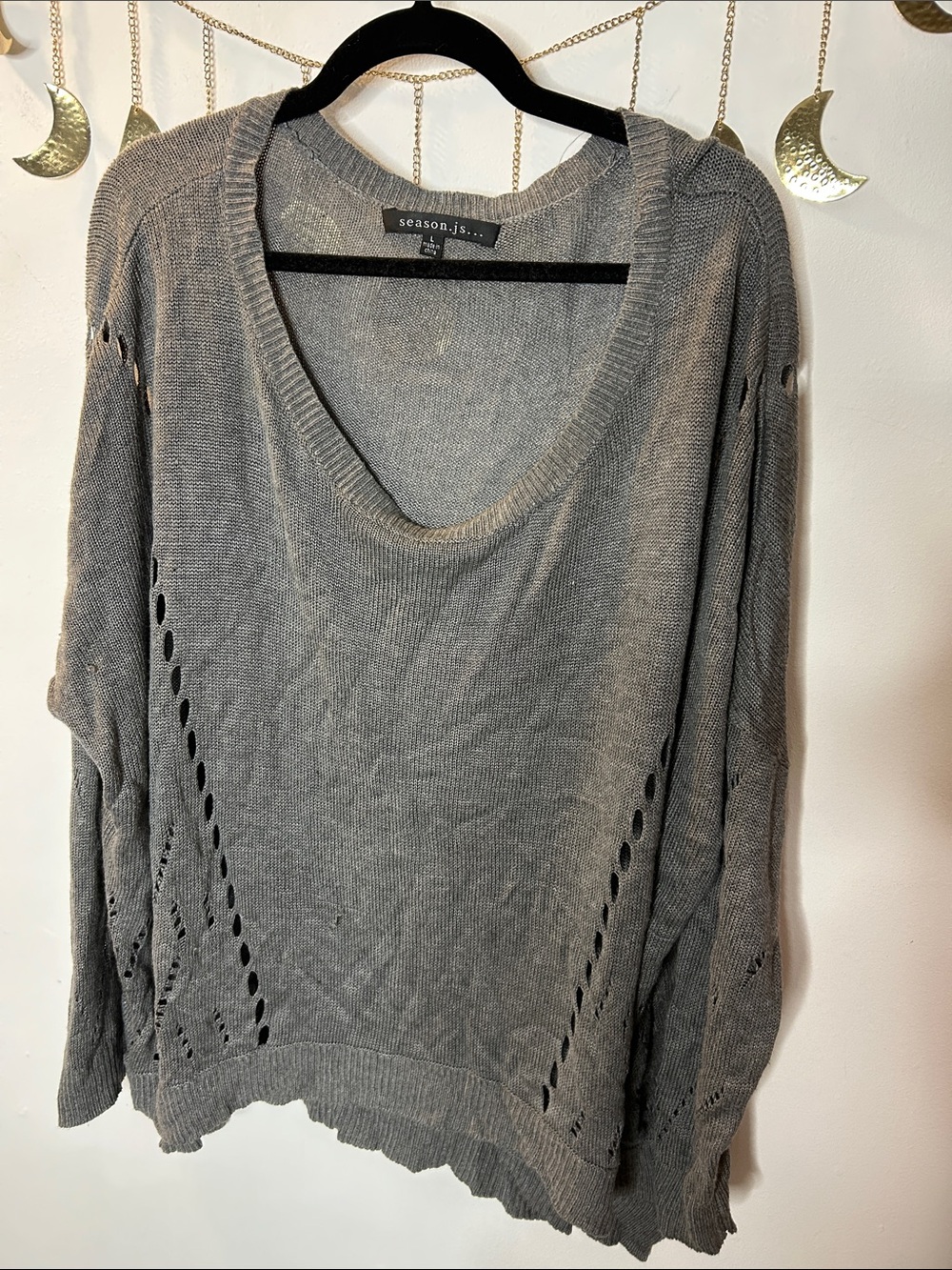 Season.J.S. Women's Gray V-Neck Knit Sweater